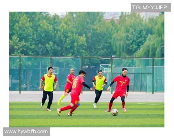 足球巨星携手爱犬展温情 大狗陪伴见证绿茵场外精彩人生